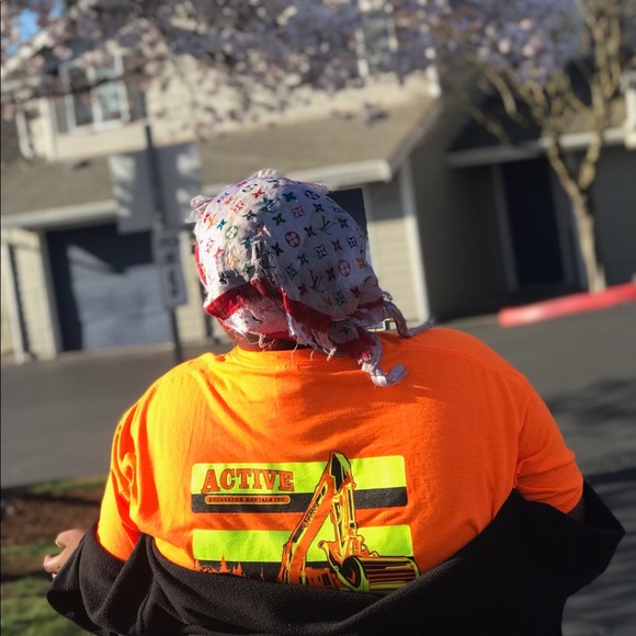 Meet your Posher, Tesha - Picture 1 of 1